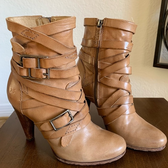 Frye camel boots in 7.5. 4 inch heel. - Picture 4 of 9